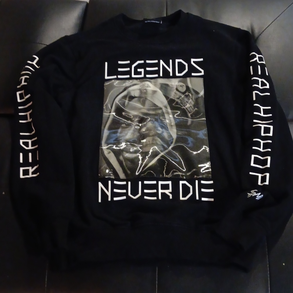 SMW. Runs the world brand sweater. Size men's Large. Black color